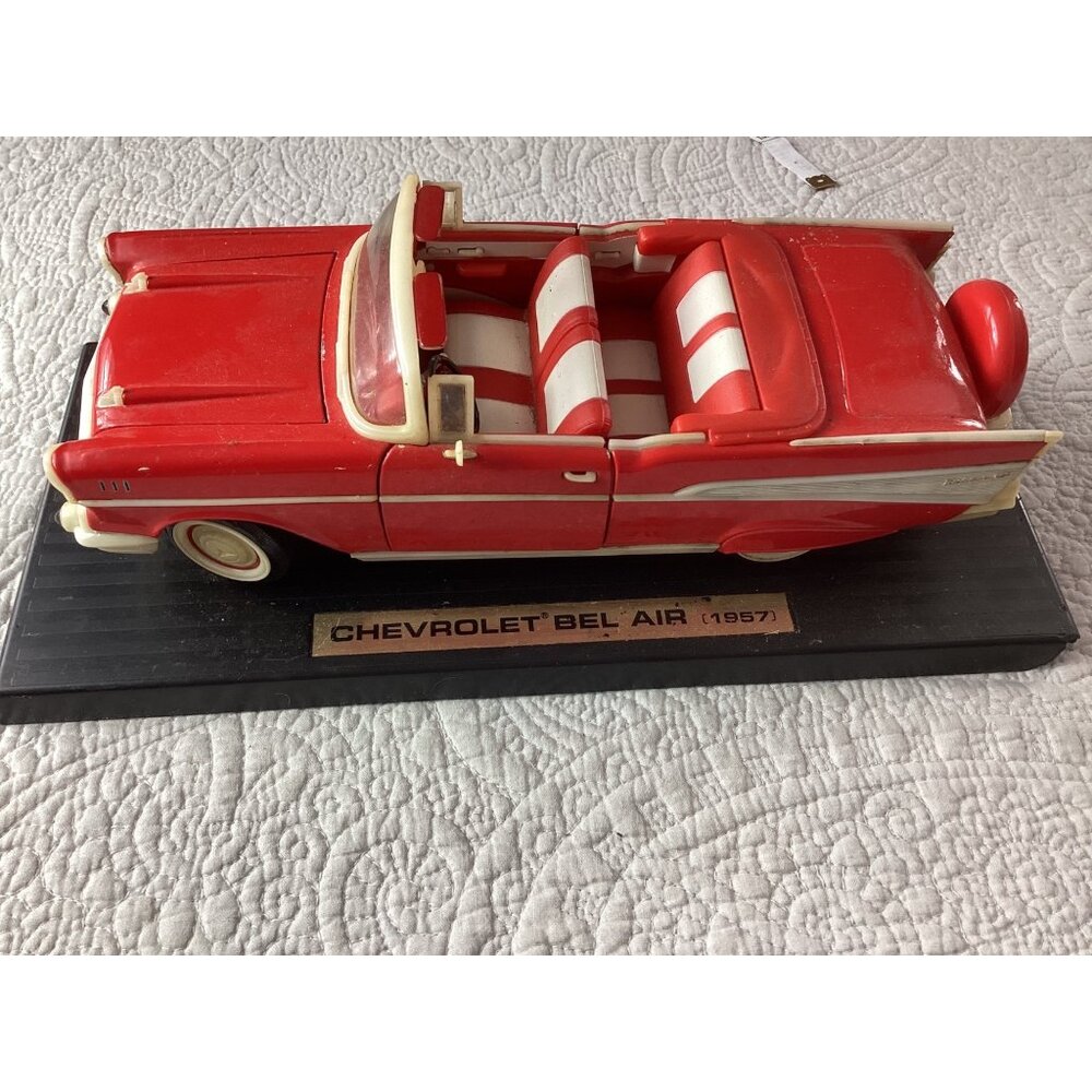 Maisto 1957 Chevy Bel Air Convertible Car*Automobile * Model* Red*    Die Cast*